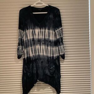 Chic Black and White Tie-Dye Tunic